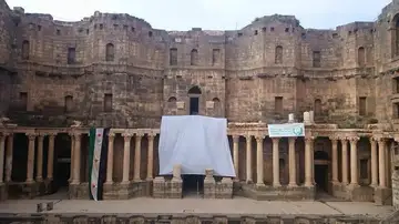 جمهور يحضر عرضاً في مهرجان سوريا لأفلام الموبايل