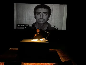 عامر مطر يقدم العرض الوثائقي الحي «إضبارة 4217» في مركز بافيلون الثقافي في هانوفر
