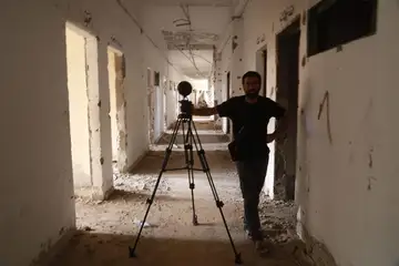 كاميرا التوثيق المكاني داخل سجن الملعب البلدي في الرقة